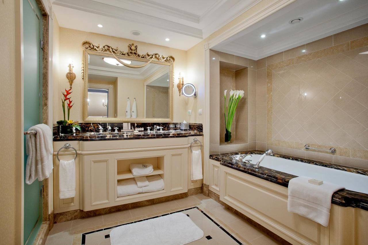 Отель Fairmont Grand Hotel Kyiv Киев