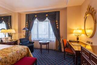 Отель Fairmont Grand Hotel Kyiv Киев Номер Fairmont с кроватью размера "king-size"-7