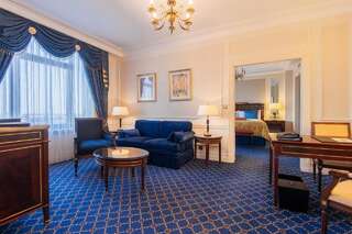Отель Fairmont Grand Hotel Kyiv Киев Полулюкс Fairmont Gold с кроватью размера «king-size»-3